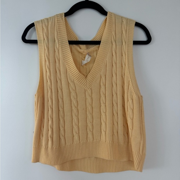 Altar'd State Jackets & Blazers - Alter’d State Cropped Cable Knit V-Neck Sweater Vest